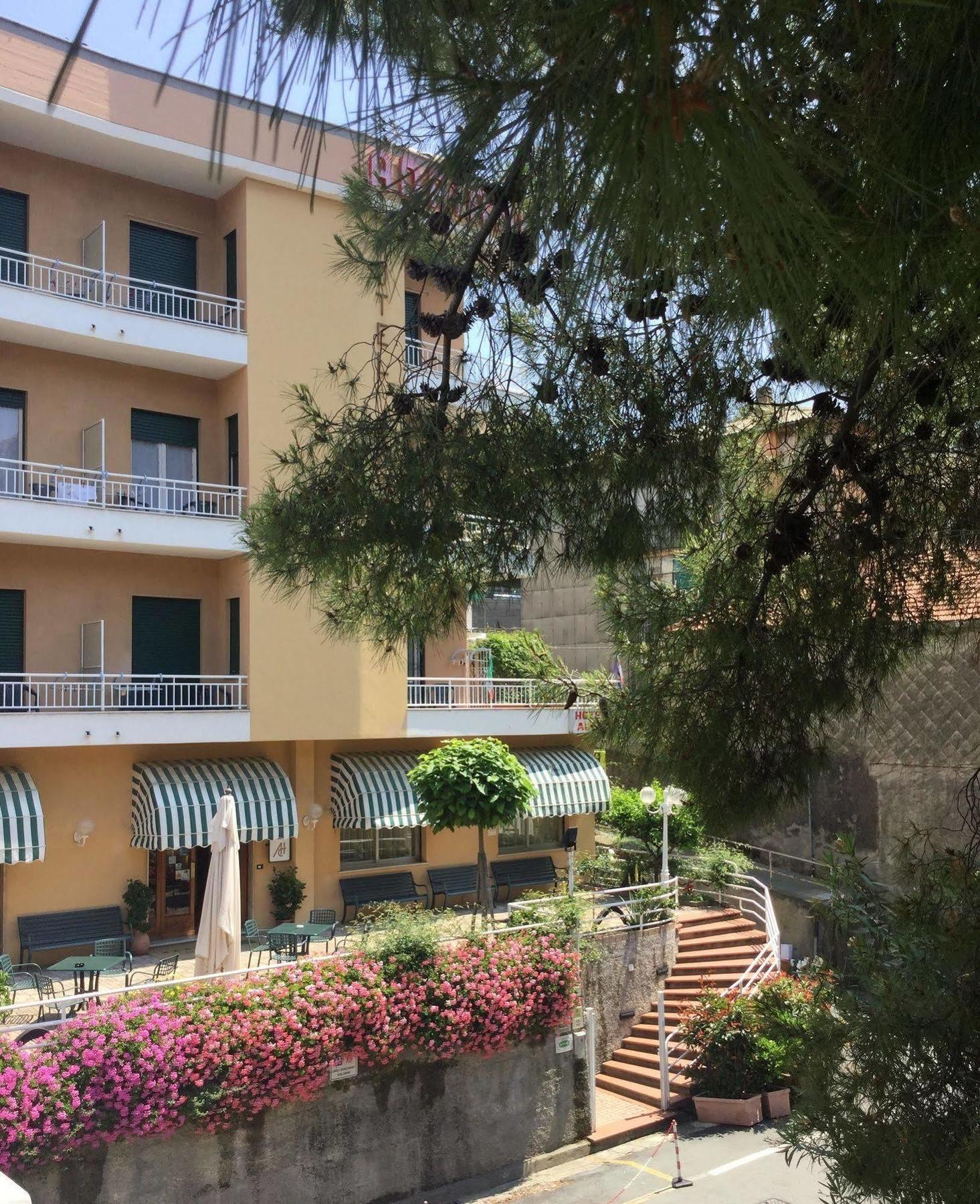 Albergo Adriana Celle Ligure Exteriör bild