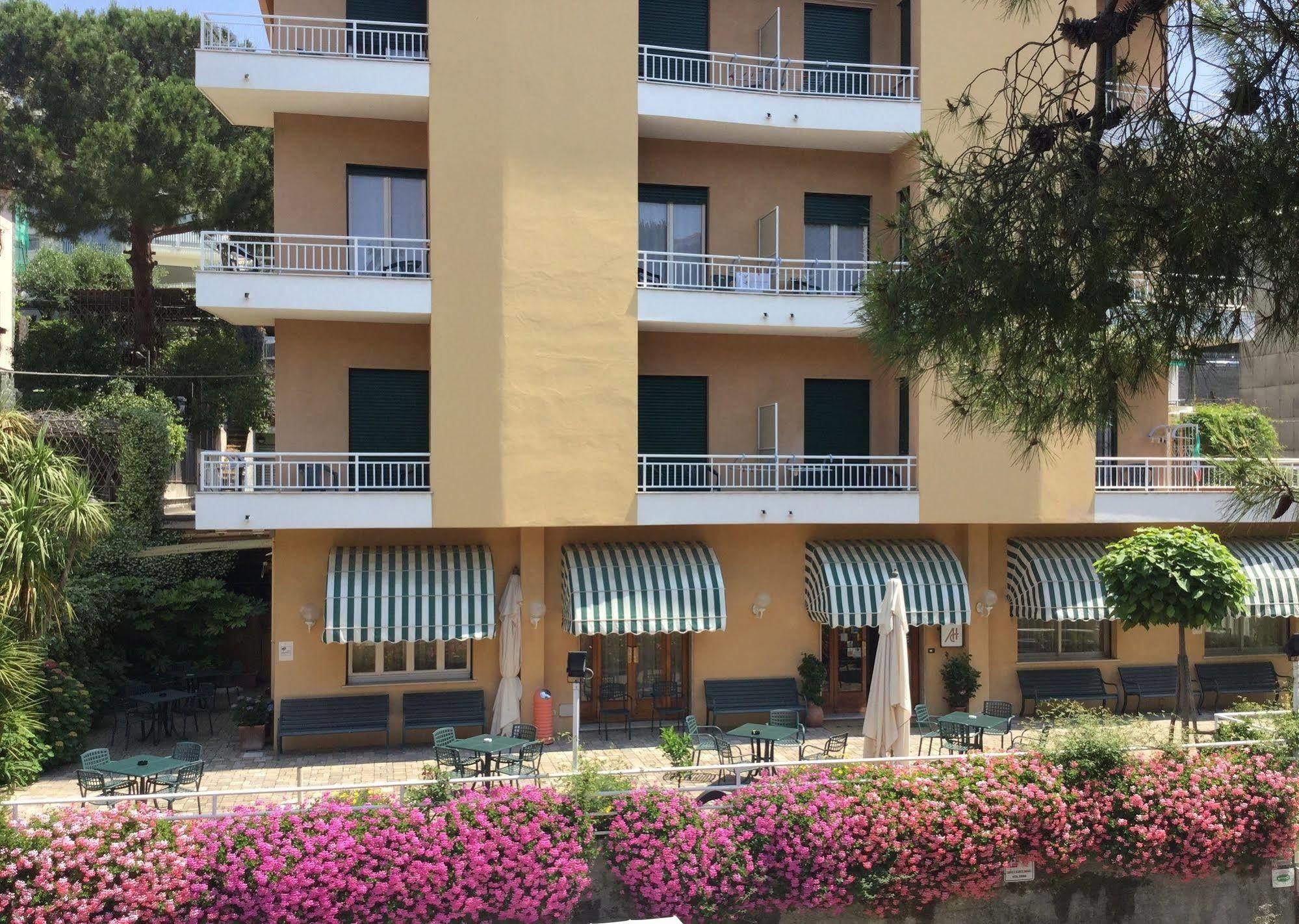 Albergo Adriana Celle Ligure Exteriör bild